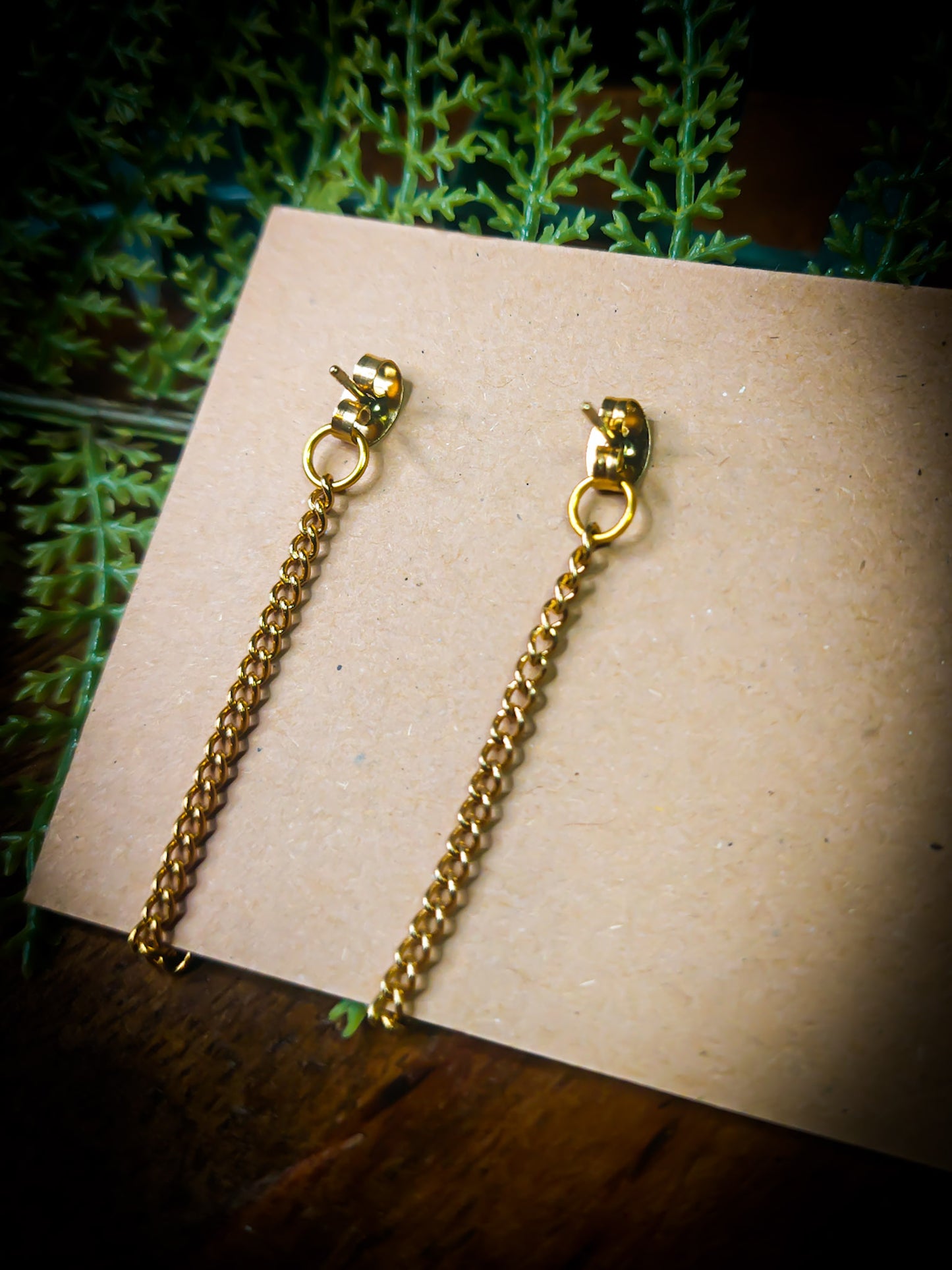 Gylltir lokkar með keðju